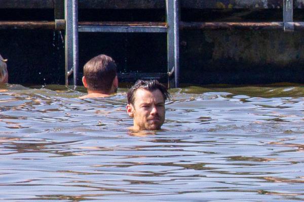 MUST BYLINE: EROTEME.CO.UK Harry Styles shows off his gym-ho<em></em>ned tattooed physique in green swim trunks as he dived into the Hampstead public po<em></em>nds to cool off on the hottest day of the year. The 29-year-old pop-star who is co<em></em>nsidered one of the biggest and most influential artists of his generation managed to go unrecognised amo<em></em>ngst the crowd. Styles is currently dating Canadian actress Taylor Russell. EXCLUSIVE September 7, 2023 Job: 230907L1 London, England